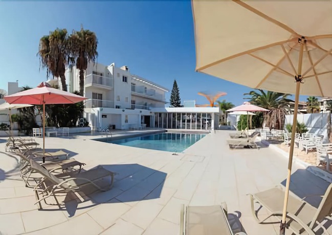 Imagen de la piscina del Hotel L\' Eros. Foto 18