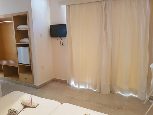 Imagen de la habitación del Hotel L\' Eros. Foto 7
