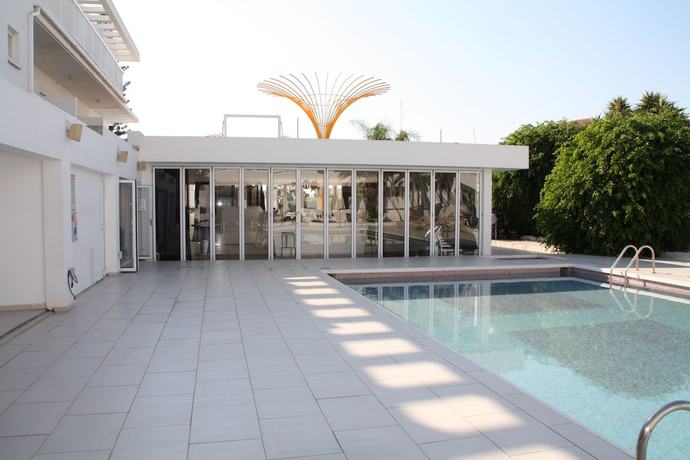 Imagen de la piscina del Hotel L\' Eros. Foto 20