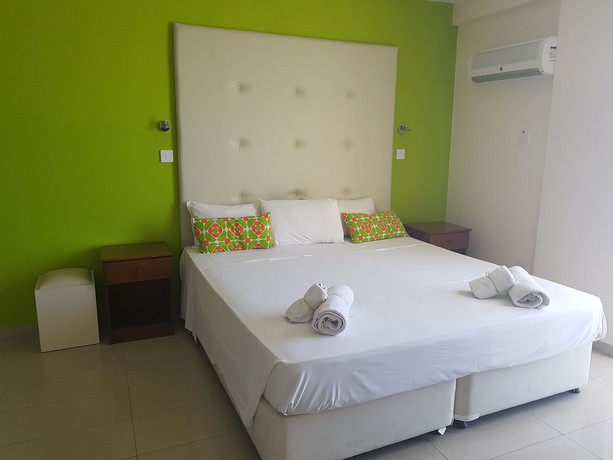 Imagen de la habitación del Hotel L\' Eros. Foto 14