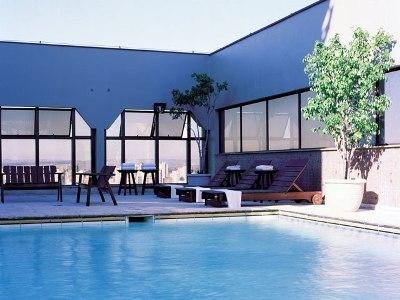 Imagen de la piscina del Hotel L HIRONDELLE. Foto 5