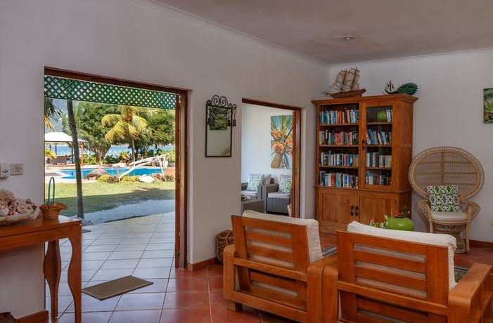 Imagen de los interiores del Hotel L Habitation Cerf. Foto 16