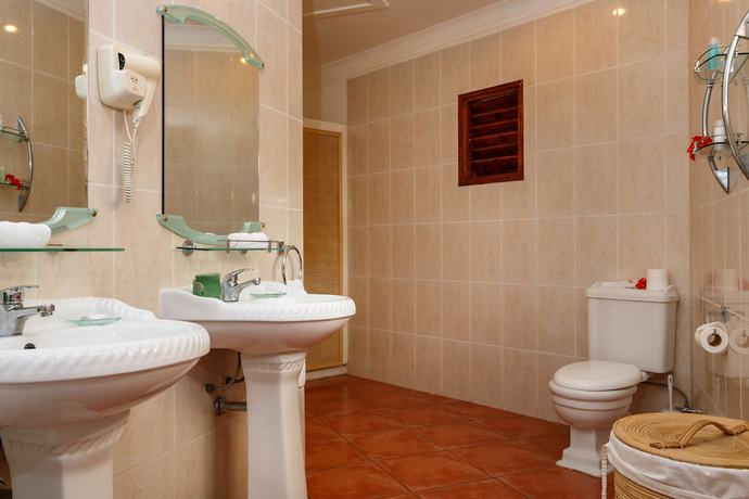 Imagen de la habitación del Hotel L Habitation Cerf. Foto 11