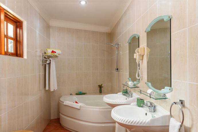 Imagen de la habitación del Hotel L Habitation Cerf. Foto 14