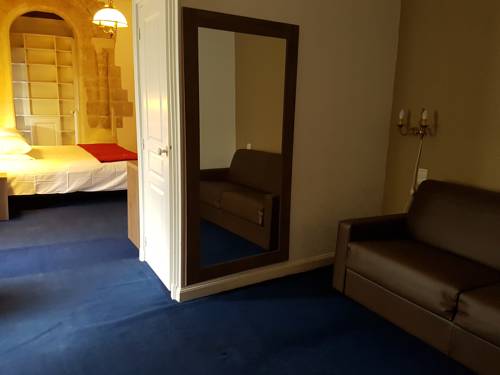 Imagen de la habitación del Hotel L' Hostellerie du Ch&acirc;teau. Foto 3