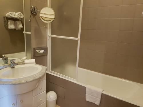 Imagen de la habitación del Hotel L' Hostellerie du Ch&acirc;teau. Foto 5