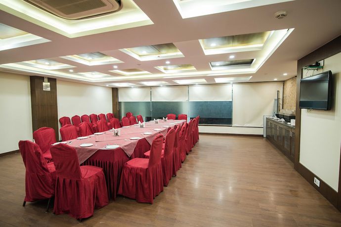 Imagen de los interiores del Hotel L N Marriott. Foto 19