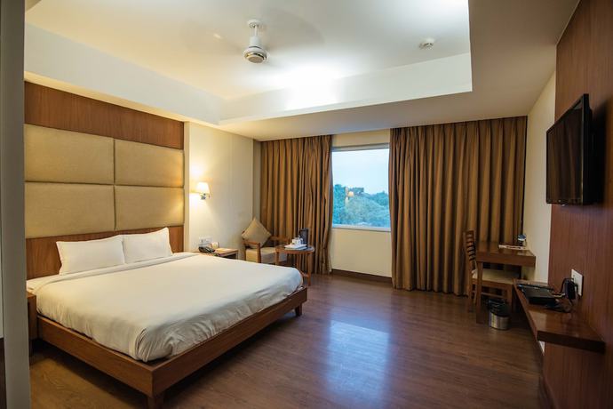 Imagen de la habitación del Hotel L N Marriott. Foto 12