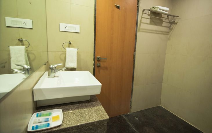 Imagen de la habitación del Hotel L N Marriott. Foto 14
