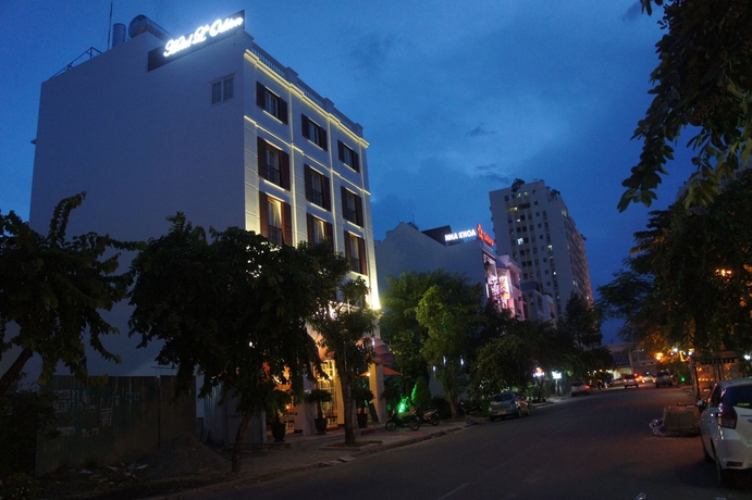 Imagen de los exteriores del Hotel L Odeon Phu My Hung. Foto 13