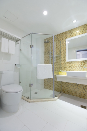 Imagen de la habitación del Hotel L Odeon Phu My Hung. Foto 6