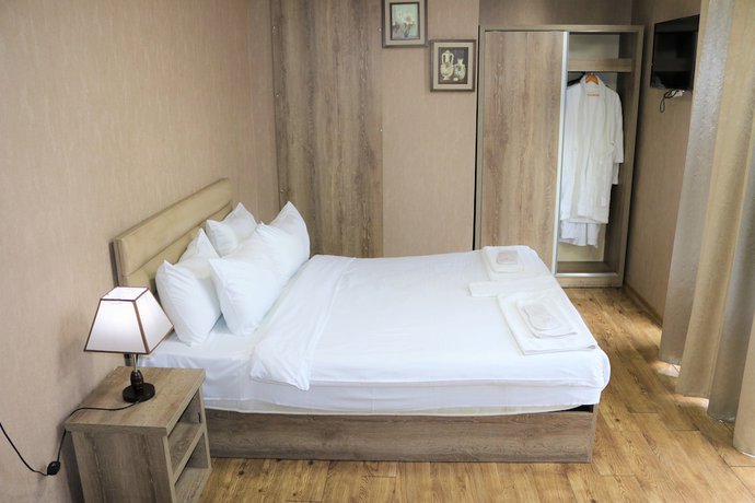 Imagen de la habitación del Hotel L Plaza. Foto 4