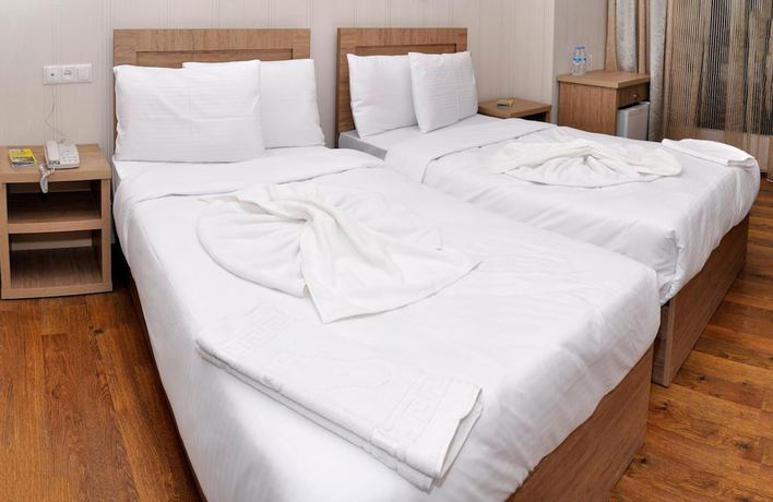 Imagen de la habitación del Hotel L Plaza. Foto 8