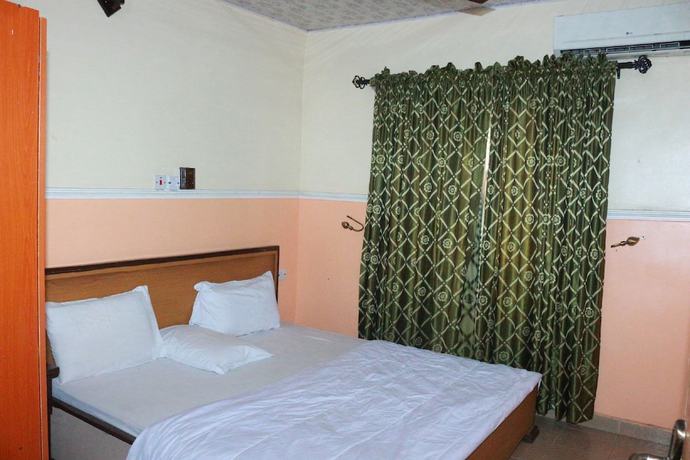 Imagen de la habitación del Hotel L and L Executives and Suites. Foto 7