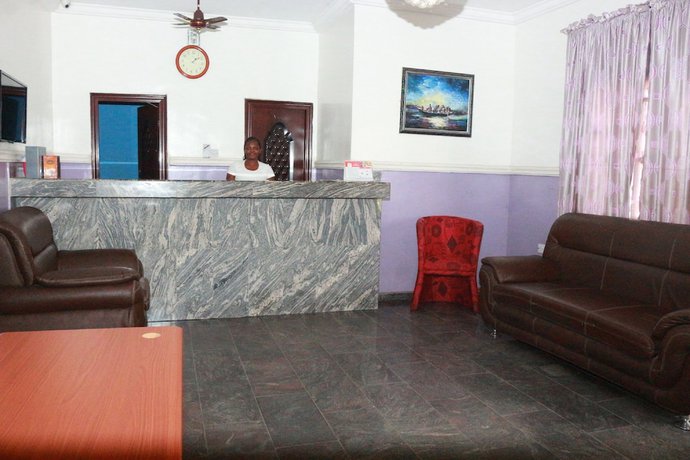 Imagen de los interiores del Hotel L and L Executives and Suites. Foto 19