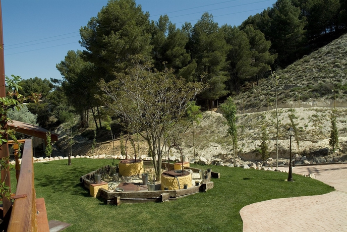 Imagen de los exteriores del Hotel LA CERVALERA. Foto 6