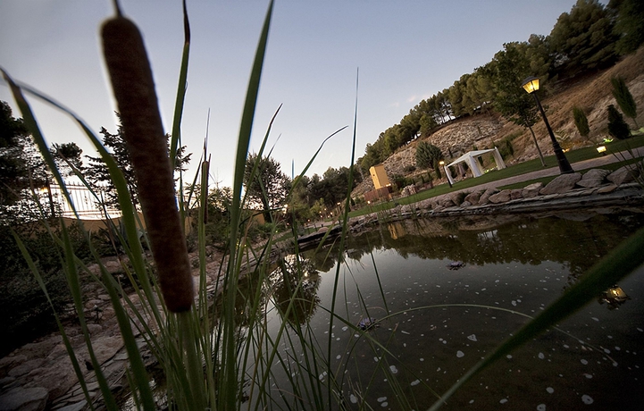 Imagen de los exteriores del Hotel LA CERVALERA. Foto 7