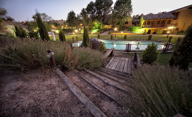 Imagen de los exteriores del Hotel LA CERVALERA. Foto 8