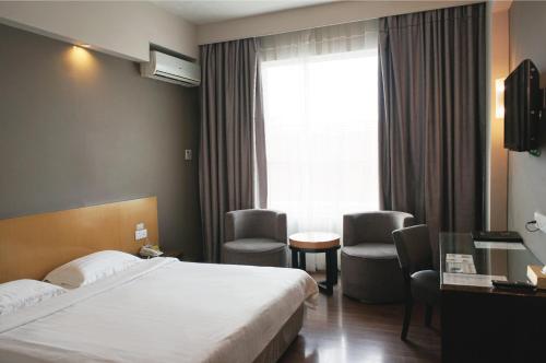 Imagen de la habitación del Hotel LA. Foto 6