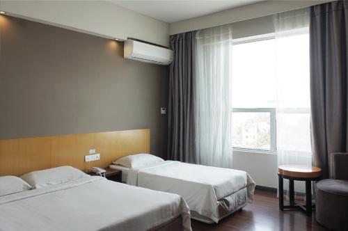 Imagen de la habitación del Hotel LA. Foto 9