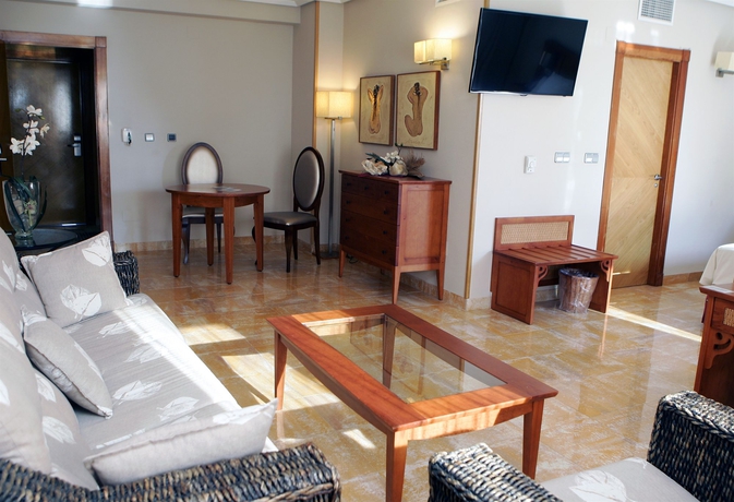 Imagen de los interiores del Hotel LA LAGUNA SPA AND GOLF. Foto 7