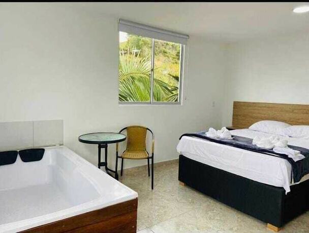 Imagen de la habitación del Hotel LA MADRIGUERA HOTEL. Foto 10