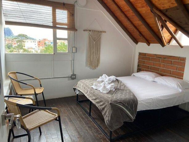 Imagen de la habitación del Hotel LA MADRIGUERA HOTEL. Foto 16