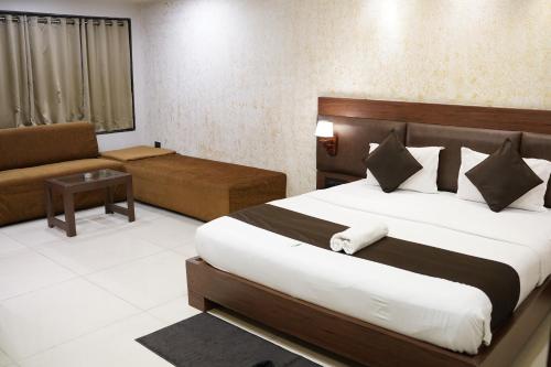 Imagen de la habitación del Hotel LA PEARL, Bhopal. Foto 19