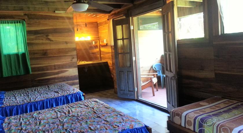 Imagen de la habitación del Hotel LA PERLA NEGRA. Foto 5