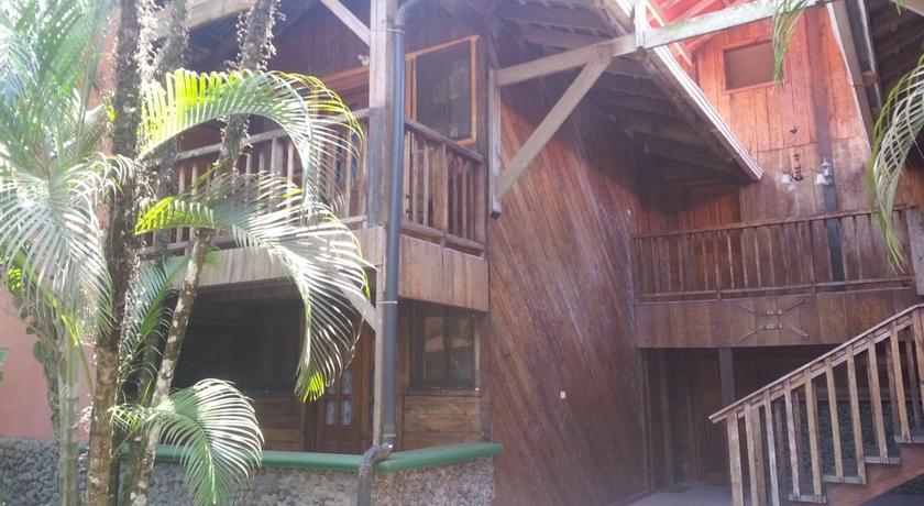 Imagen de los exteriores del Hotel LA PERLA NEGRA. Foto 7