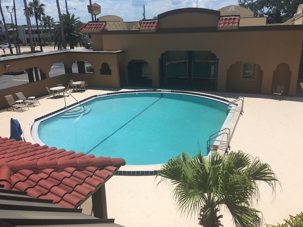 Imagen de la piscina del Hotel LA QUINTA INN. Foto 18