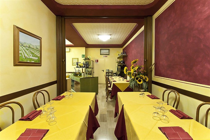 Imagen del bar/restaurante del Hotel LA RIVIERA, Montecatini Terme. Foto 5