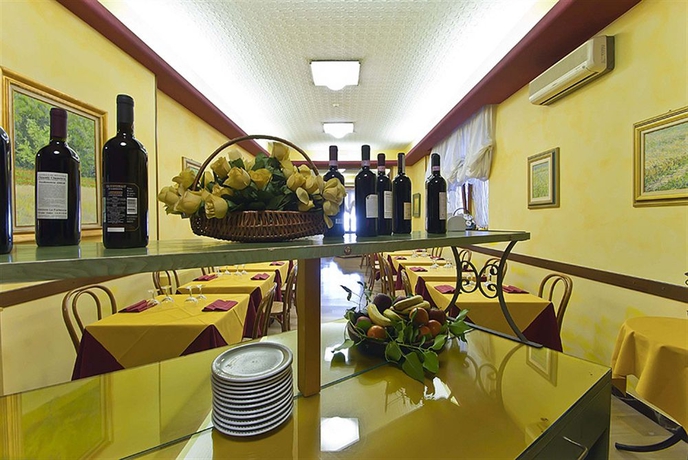 Imagen del bar/restaurante del Hotel LA RIVIERA, Montecatini Terme. Foto 6