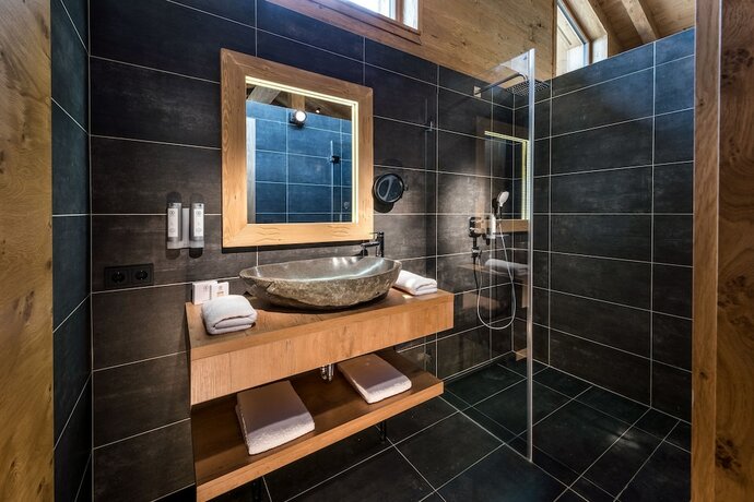 Imagen general del Hotel LA SOA Chalets and Eventlodge. Foto 7