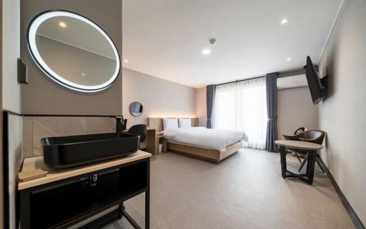 Imagen de la habitación del Hotel LABE. Foto 9