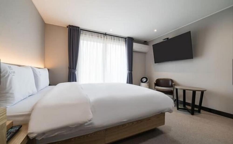 Imagen de la habitación del Hotel LABE. Foto 10