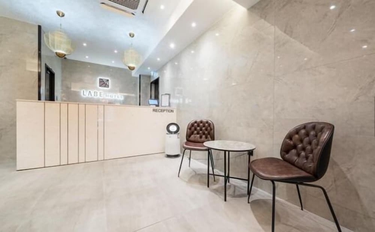 Imagen de los interiores del Hotel LABE. Foto 14