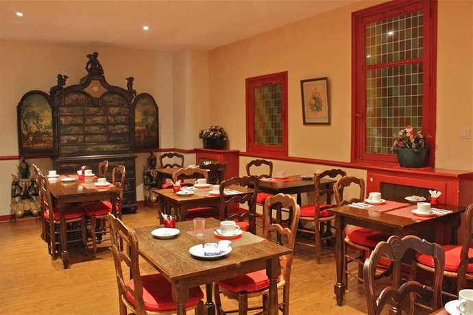 Imagen del bar/restaurante del Hotel LABE H&ocirc;tel Tours Centre Gare. Foto 4