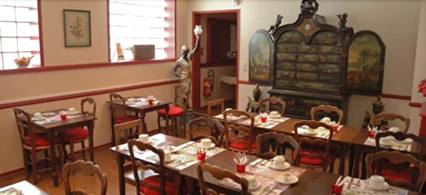 Imagen del bar/restaurante del Hotel LABE H&ocirc;tel Tours Centre Gare. Foto 5