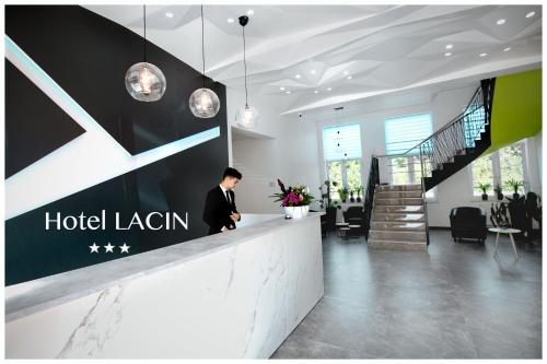 Imagen general del Hotel LACIN. Foto 5