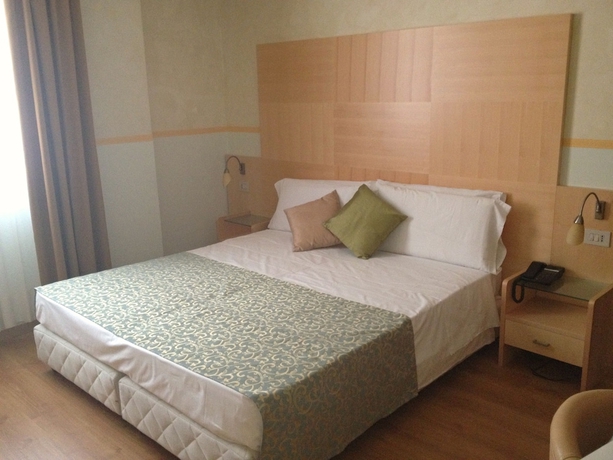 Imagen de la habitación del Hotel LAERTE PALACE. Foto 15