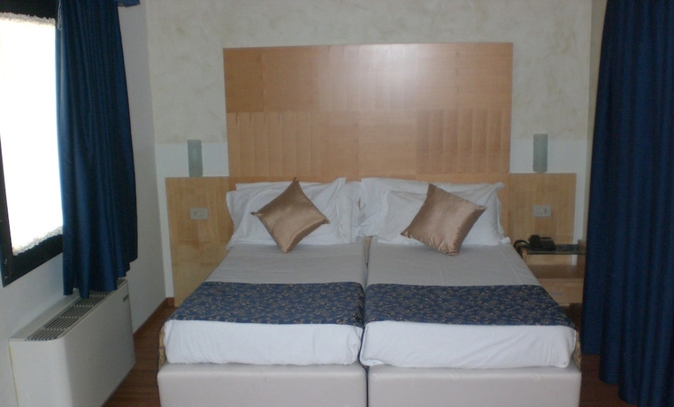 Imagen de la habitación del Hotel LAERTE PALACE. Foto 16