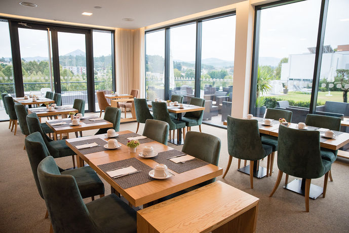 Imagen del bar/restaurante del Hotel LAM Celorico Palace. Foto 4