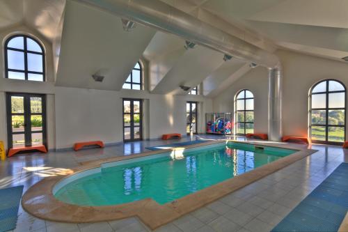 Imagen de la piscina del Hotel LAM Hotel Estarreja. Foto 7