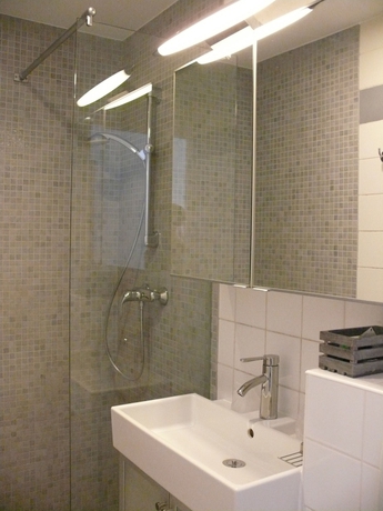Imagen de la habitación del Hotel LAMBEAU. Foto 4