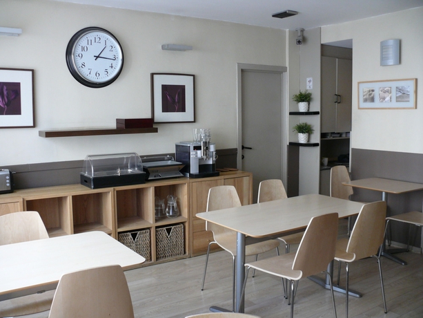 Imagen del bar/restaurante del Hotel LAMBEAU. Foto 3