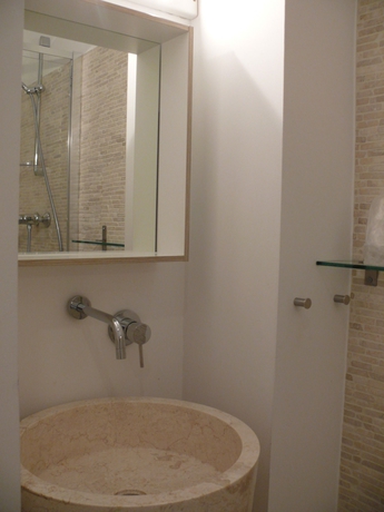 Imagen de la habitación del Hotel LAMBEAU. Foto 6