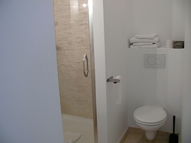 Imagen de la habitación del Hotel LAMBEAU. Foto 7