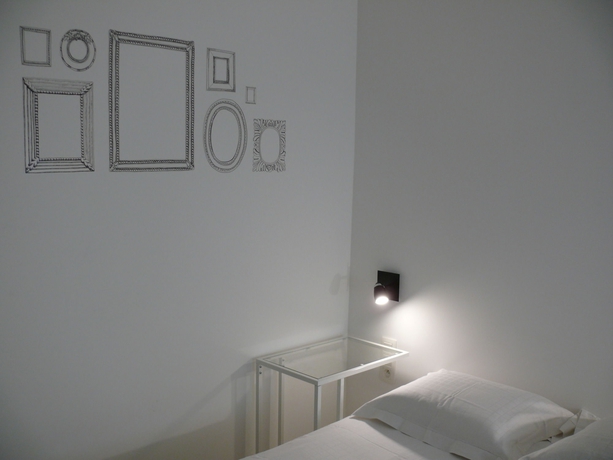 Imagen de la habitación del Hotel LAMBEAU. Foto 8