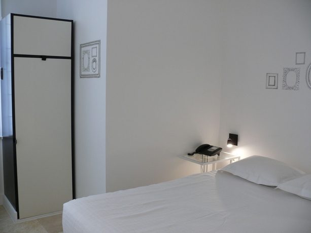 Imagen de la habitación del Hotel LAMBEAU. Foto 9